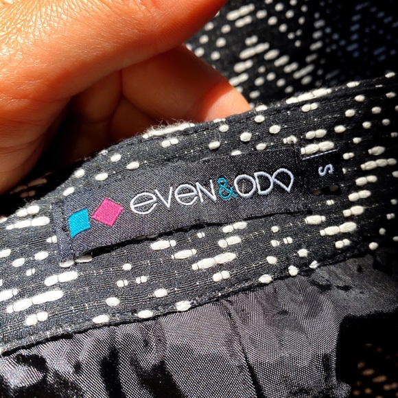 ☑️ EVEN & ODD BLACK WHITE SHORTS! - Picture 5 of 11